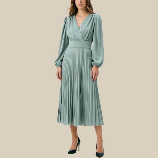 Retro-style pleated long-sleeved dress