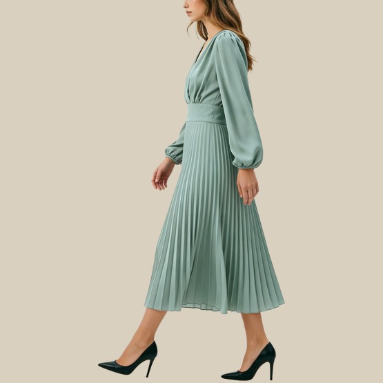 Retro-style pleated long-sleeved dress