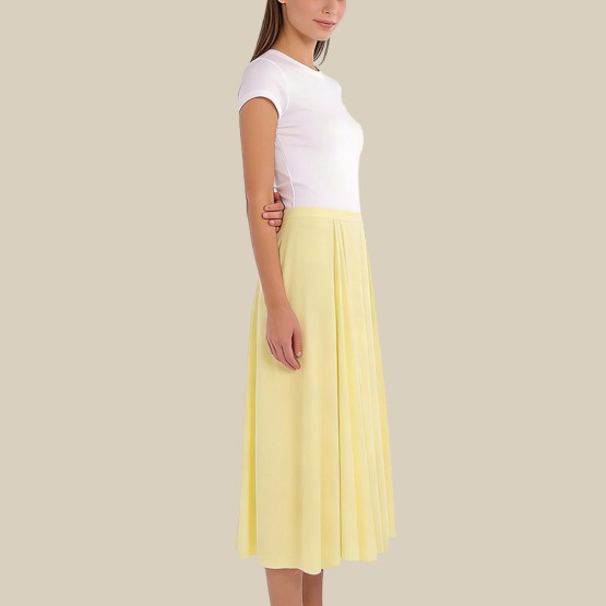 Stylish wide-hem high-waisted midi skirt
