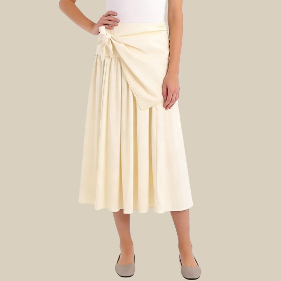 Hot and stylish high-waisted printed midi skirt