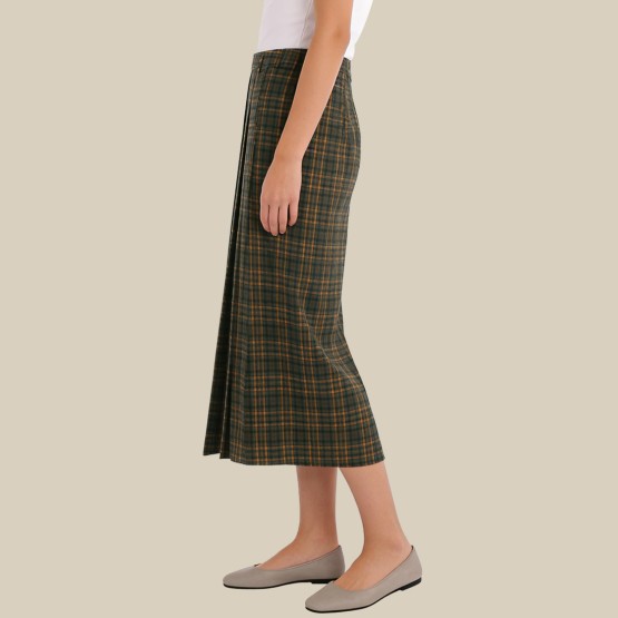 Stylish and sweet plaid high-waisted midi skirt