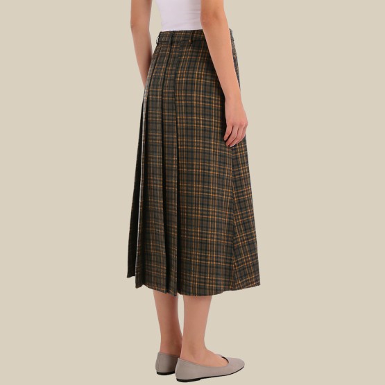 Stylish and sweet plaid high-waisted midi skirt